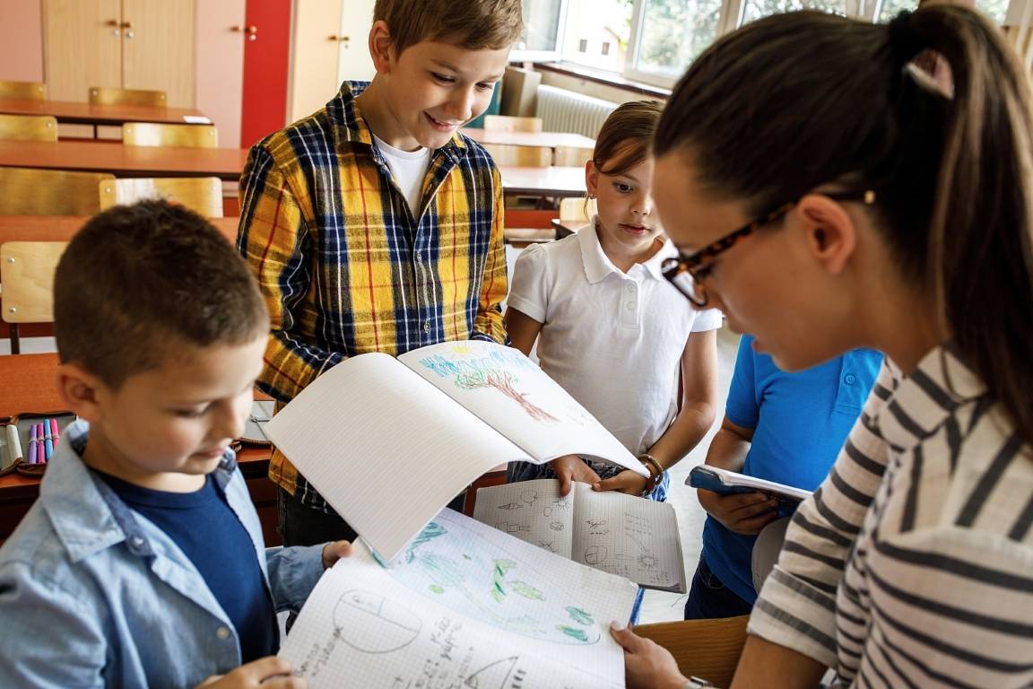 praca-w-edukacji-wymaga-kwalifikacji-pedagogicznych-zobacz-jak-je-zdobyc (2) (1) (1).jpg